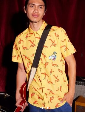 NWOT Disney Muppets Gonzo signature Yellow Button-Down Red Chili Pepper Print XL